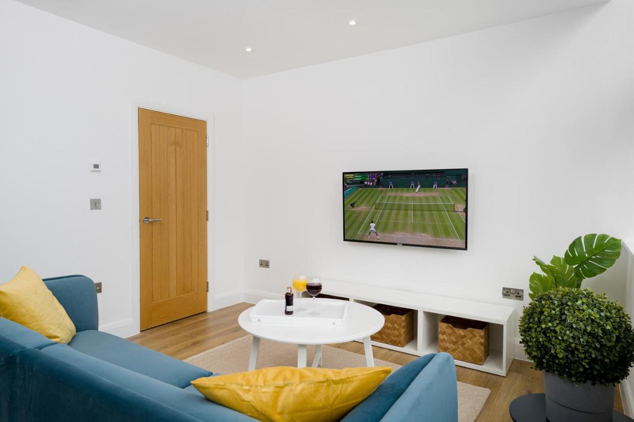 Panther House By Oval Londra